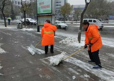 Ποια οφέλη φέρνουν τα αντανακλαστικά ρούχα στους καθαριστές;